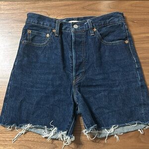 Levi’s Ribcage Straight Denim Shorts Size 28